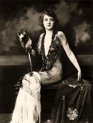 Ziegfeld-Follies-Girls-1920-Broadway-01