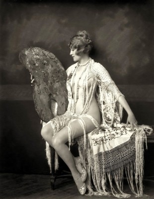 Ziegfeld-Follies-Girls-1920-Broadway-22