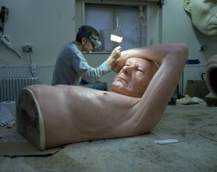 Ron-Mueck-sculptures6